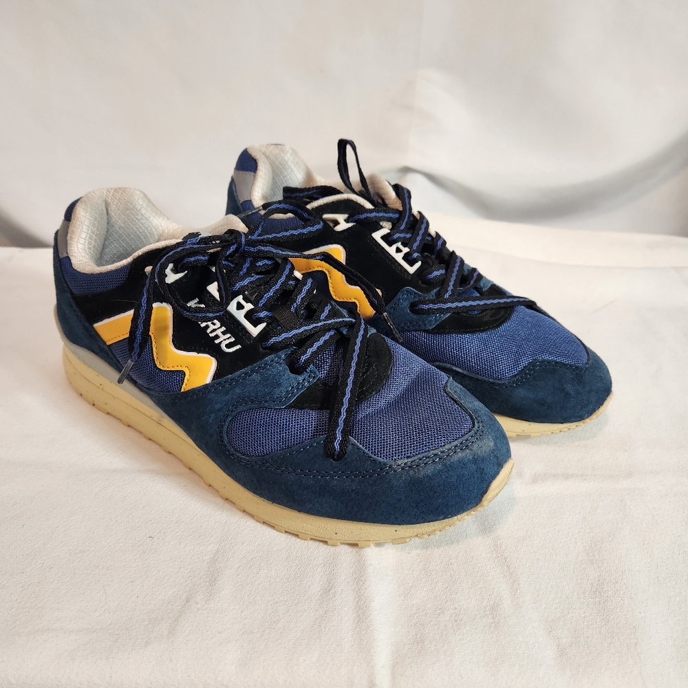 Karhu Synchron F802672 women’s size 9 or men’s size 7.5